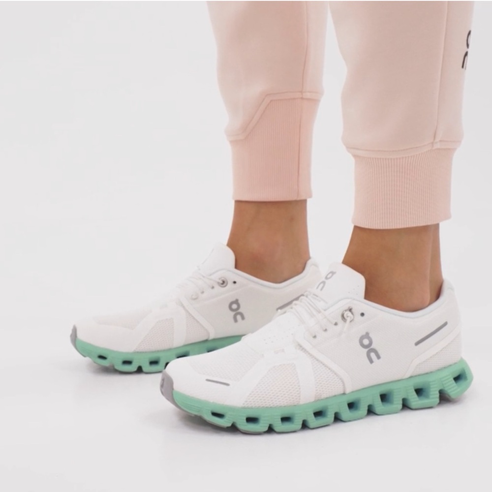 On Cloud 5 Running Undyed-White | Creek women size 9.5